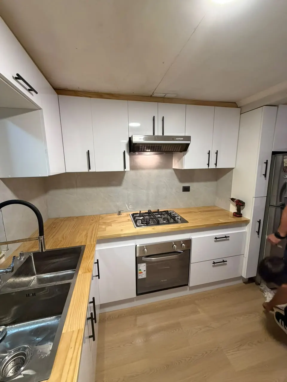 Cocina en L con cubierta de madera, Los Pinos, Quilpué
